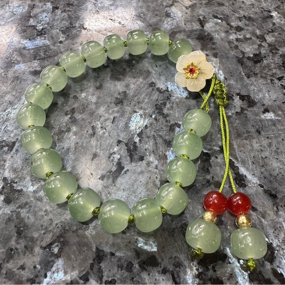 Jewelry - 2/$29 or 3/$39 NWOT Elegant Green Beaded Chinese-style Bracelet with Floral Bead
